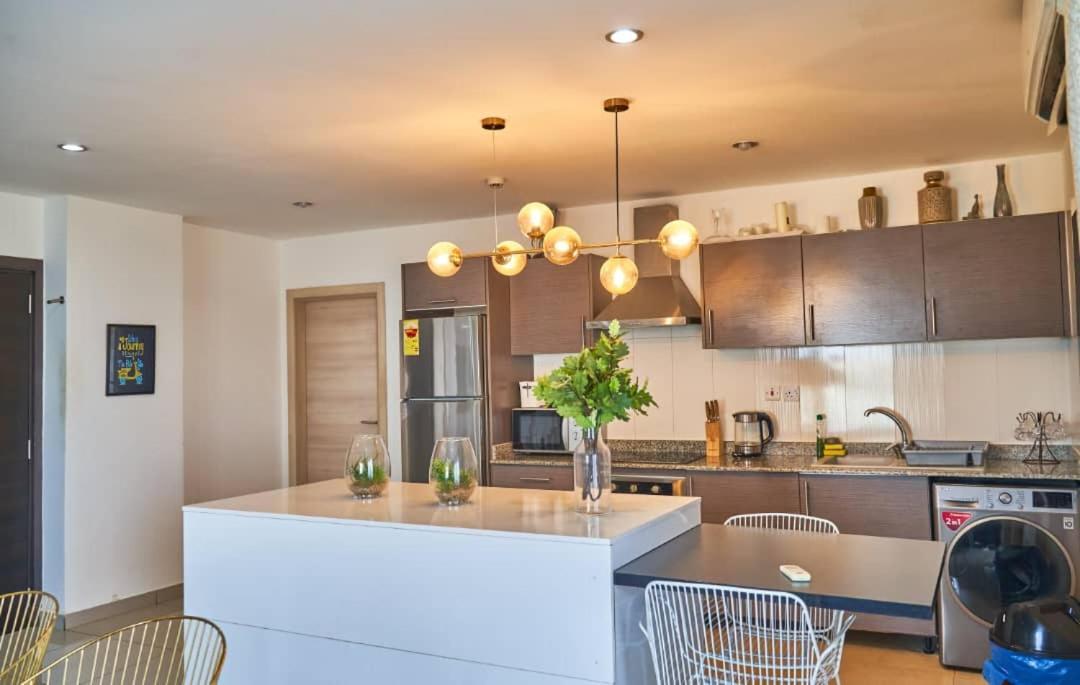 The Gallery Luxury Suites Cpg Ист-Легон Экстерьер фото