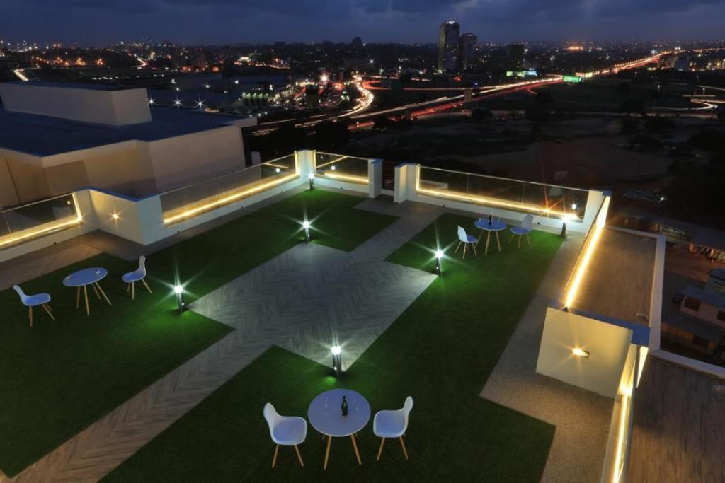 The Gallery Luxury Suites Cpg Ист-Легон Экстерьер фото
